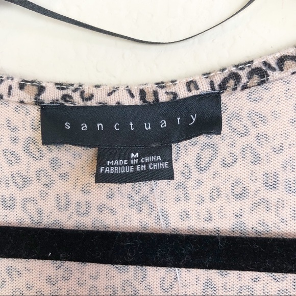New Sanctuary V-neck Cozy Pocket Sleeve Top in Mini Leopard - Picture 4 of 10